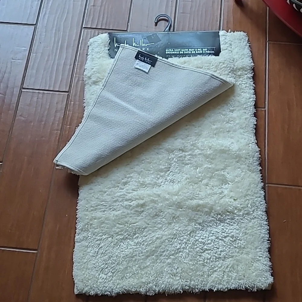 Nicole Miller Bath Mat Set